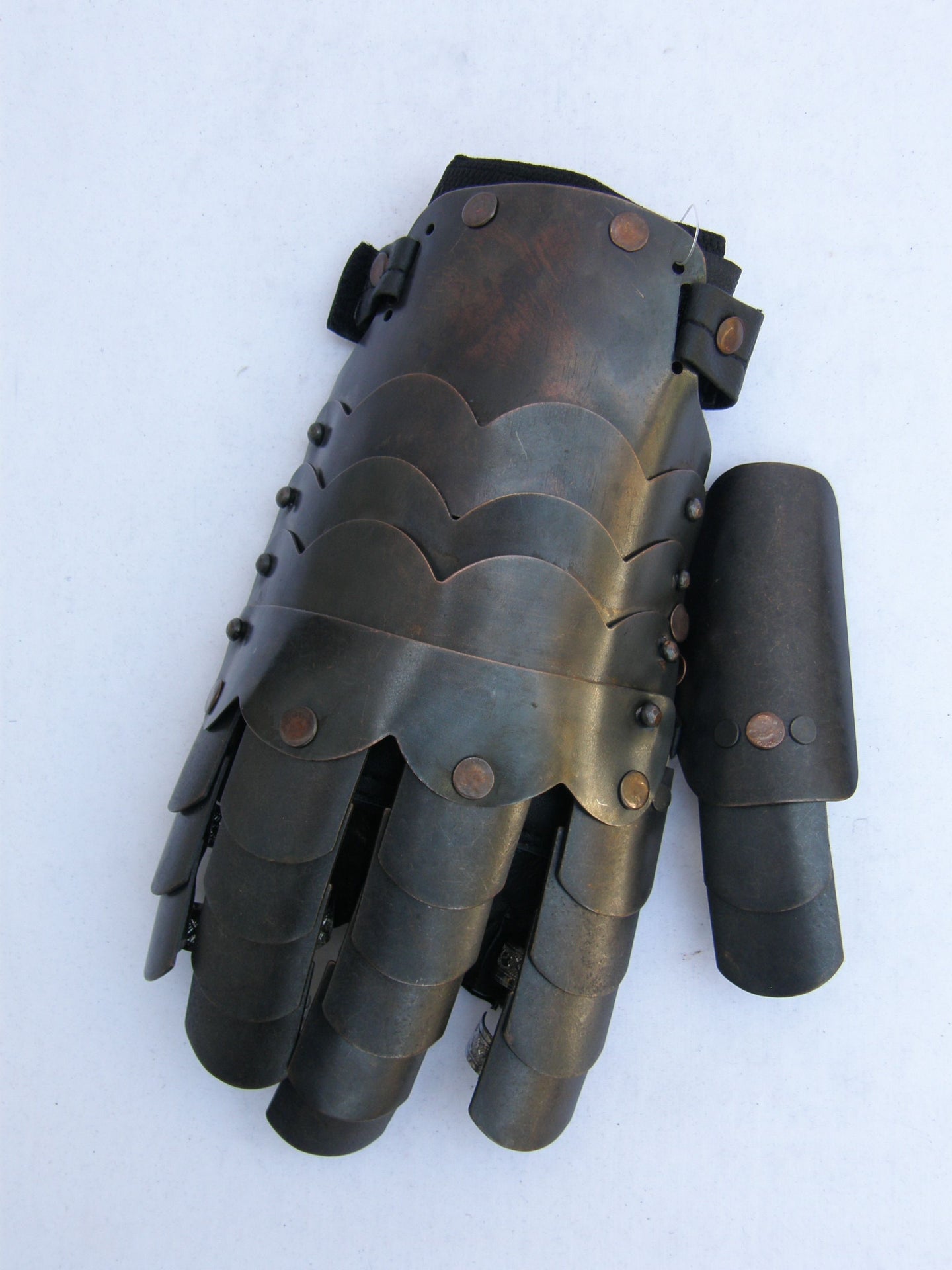 Metal Gauntlet met Handschoen (voor de linkerhand)