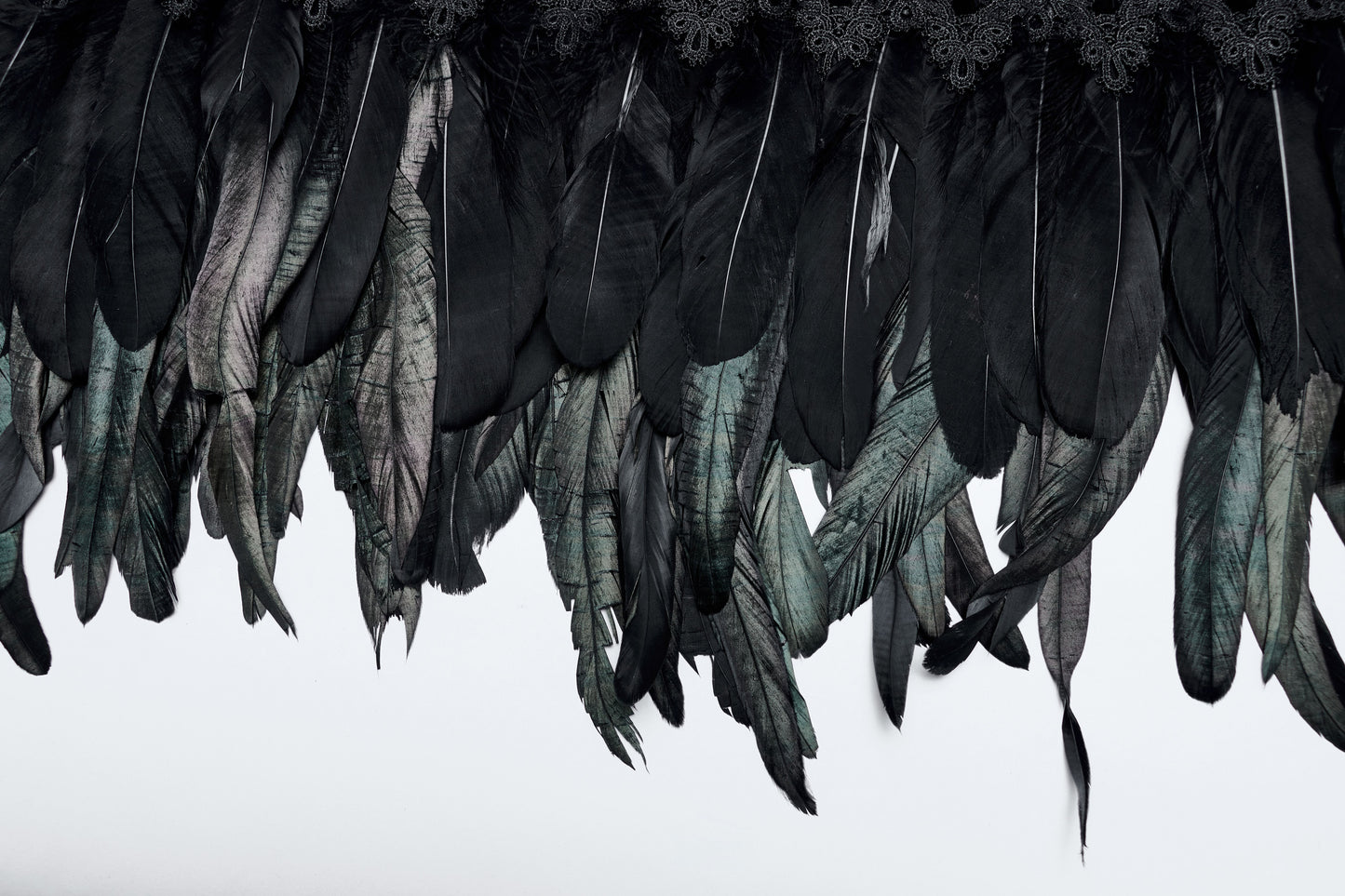 Black Feathers Schouderstuk
