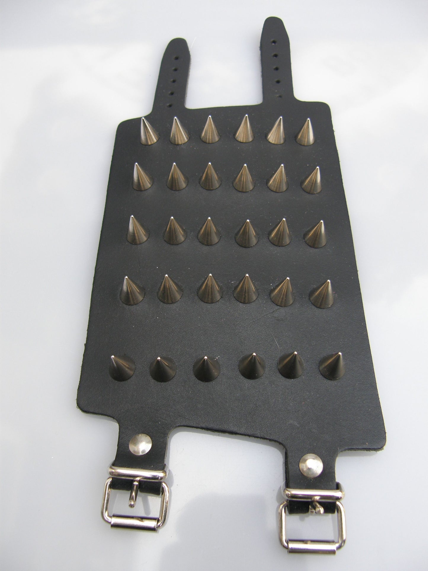 Wristband 6 Row Small Screw Cones