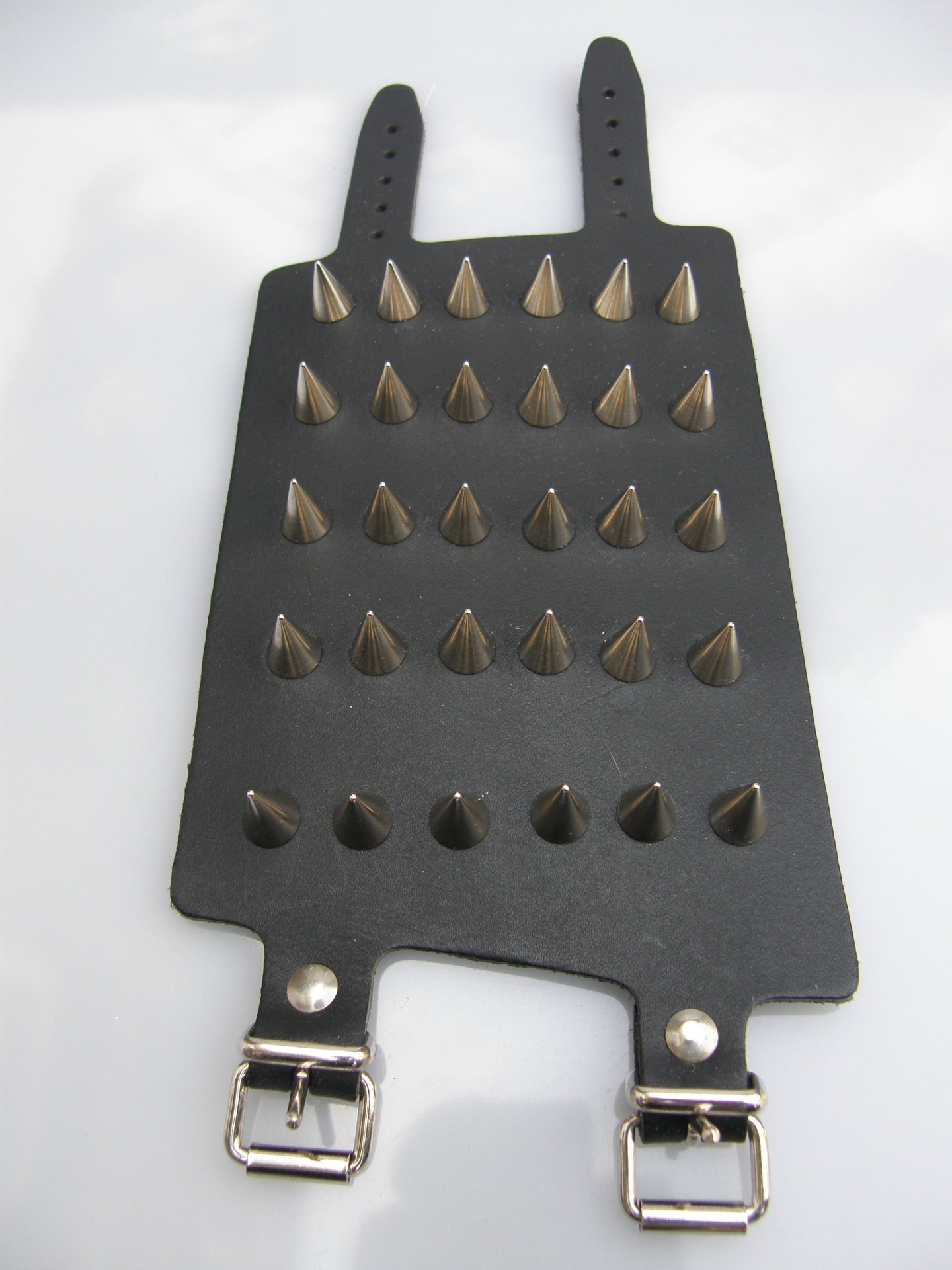 Wristband 6 Row Small Screw Cones