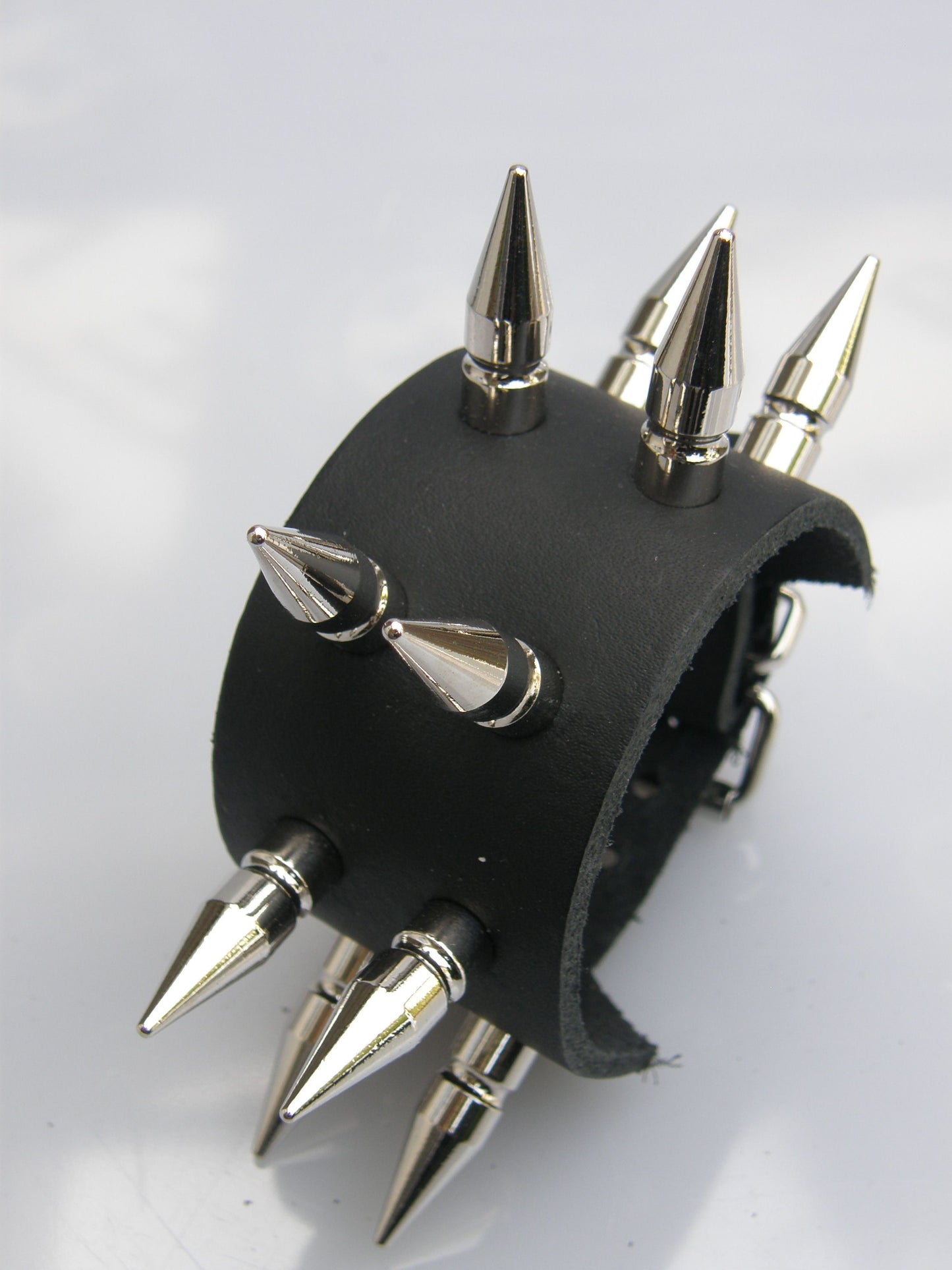Wristband 2 Row Medium Screw Spikes