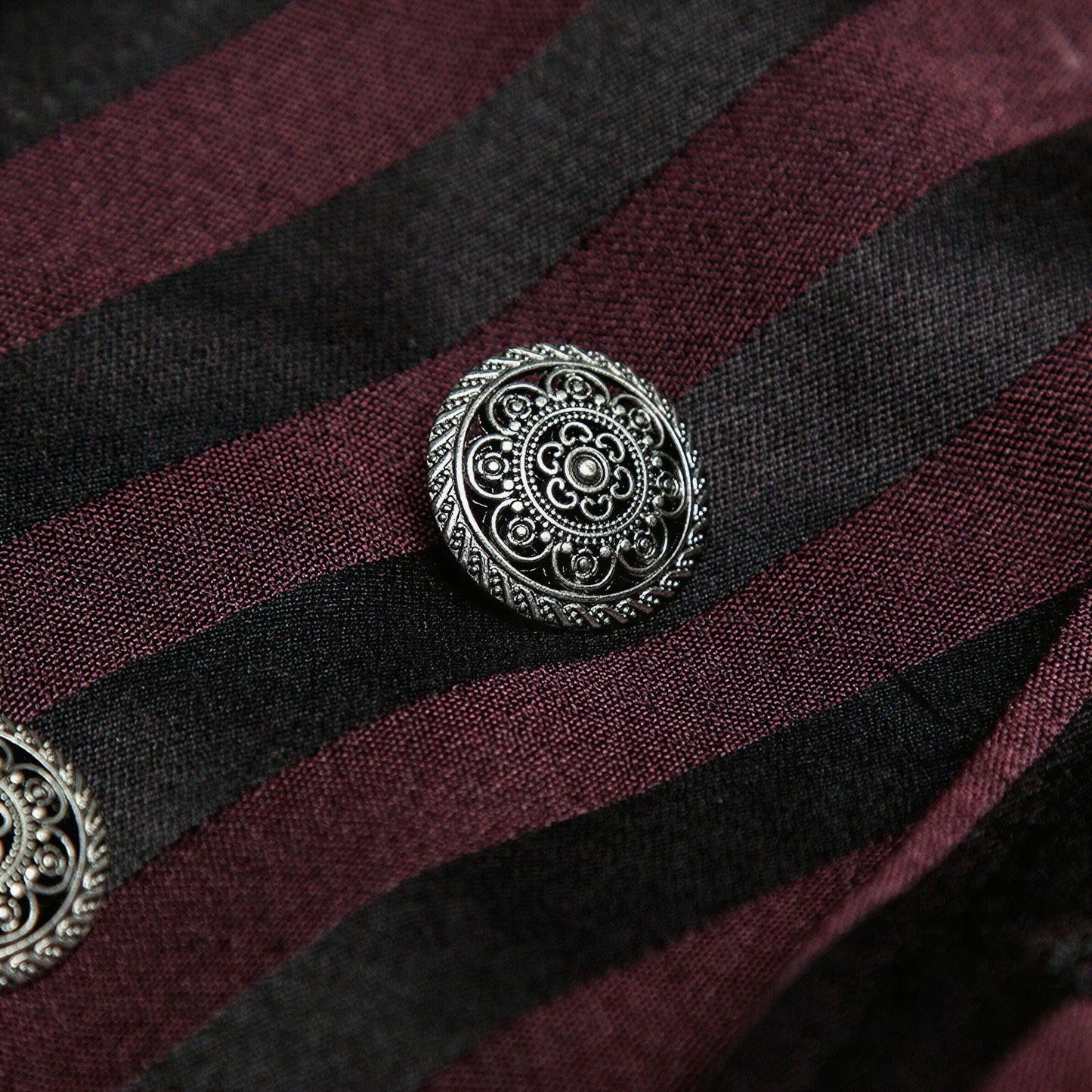Chaser Vest Black/Burgundy