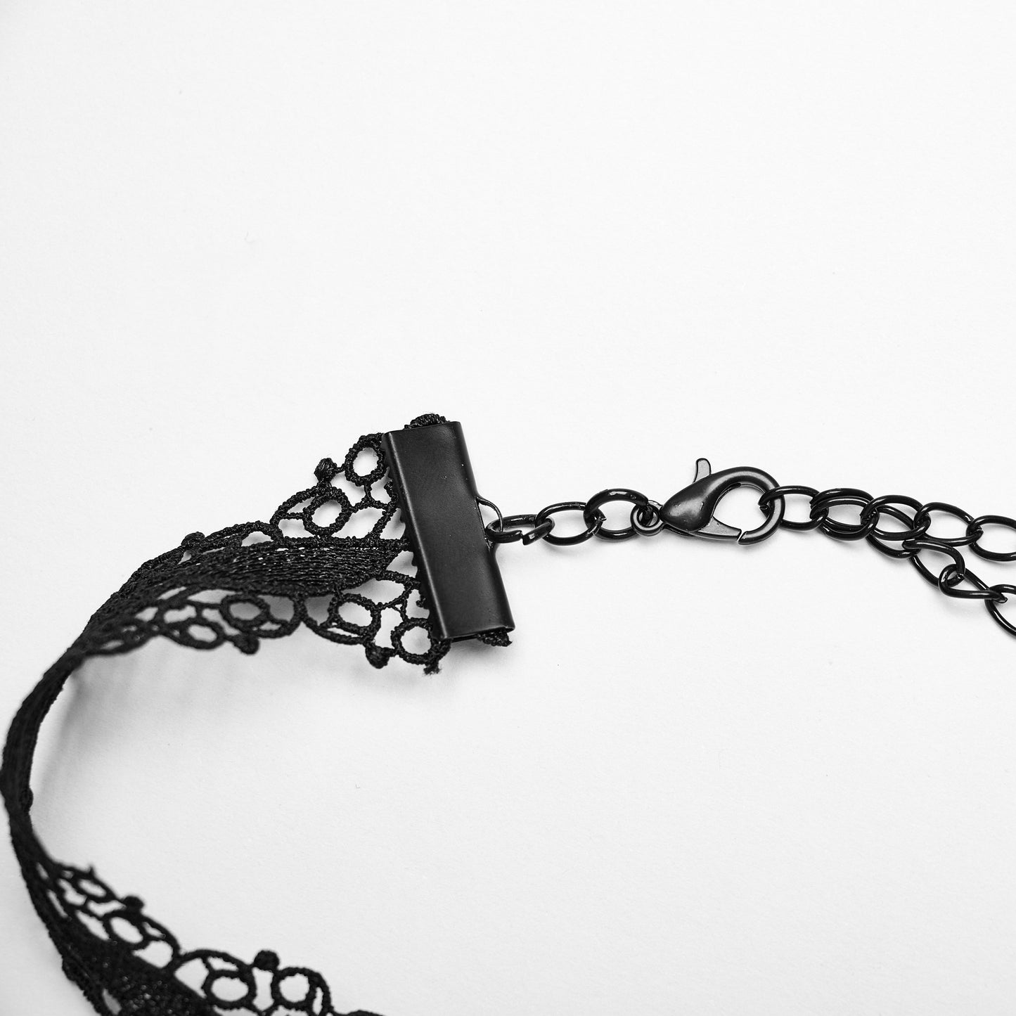 Accusations Halsband Zwart -Rood