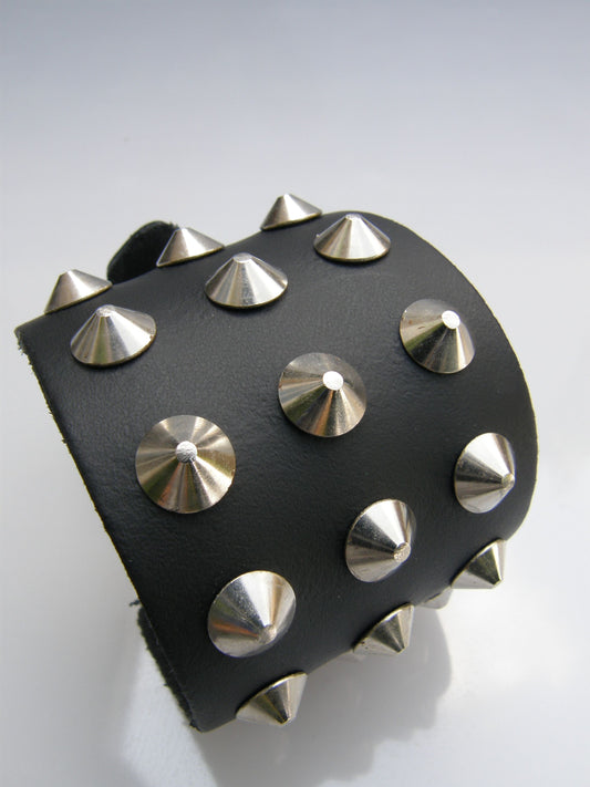 Polsband 3 Row Conical Studs