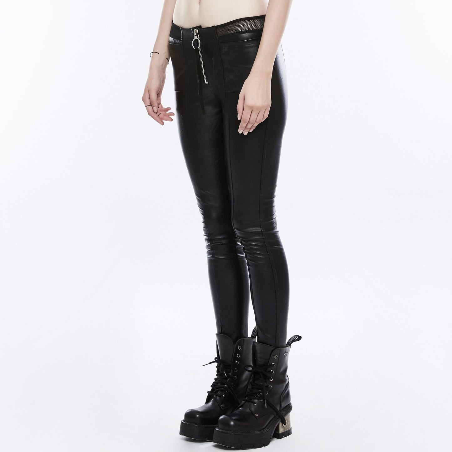 Keeping Distance Broek