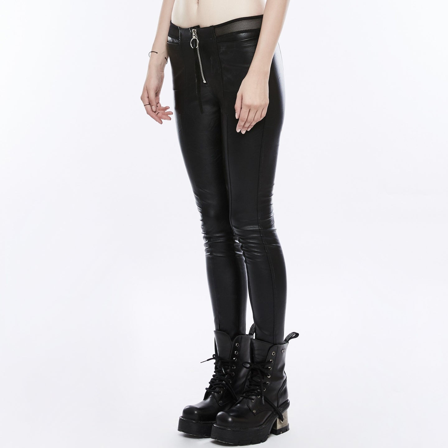 Keeping Distance Broek