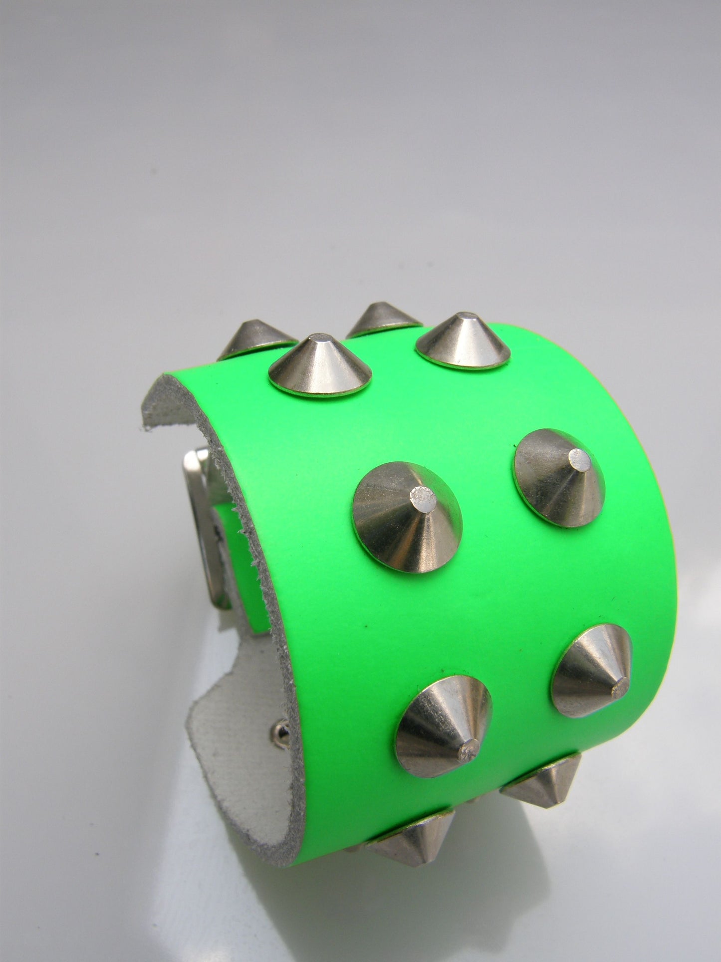 Polsband 2 Row Conical Studs