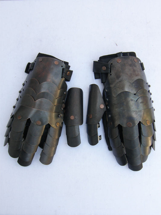 Metal Gauntlet met Handschoen (voor de linkerhand)