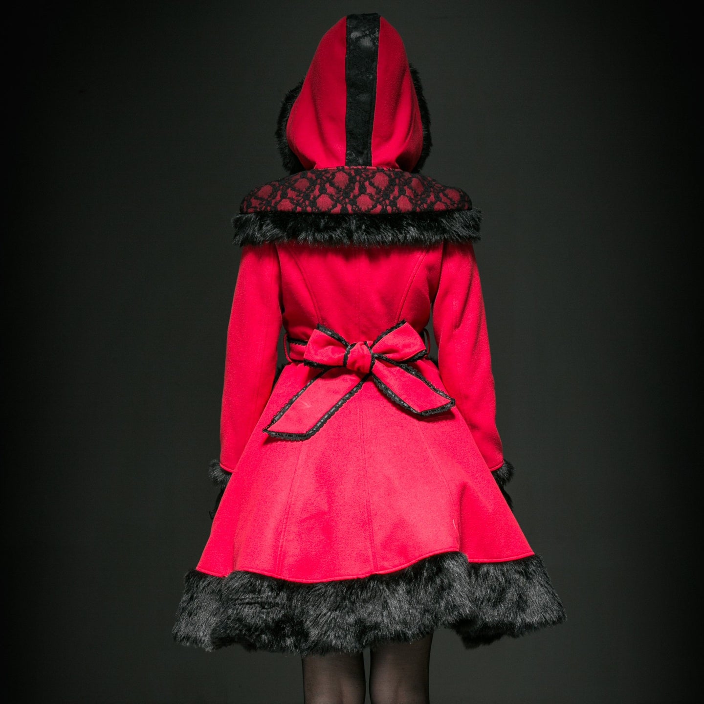 Pyon Pyon Dolly Jas Rood - Zwart