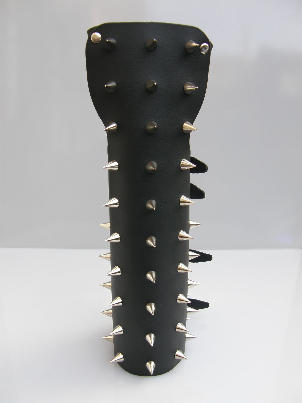 Arm Guard Small Screw Cone Studs