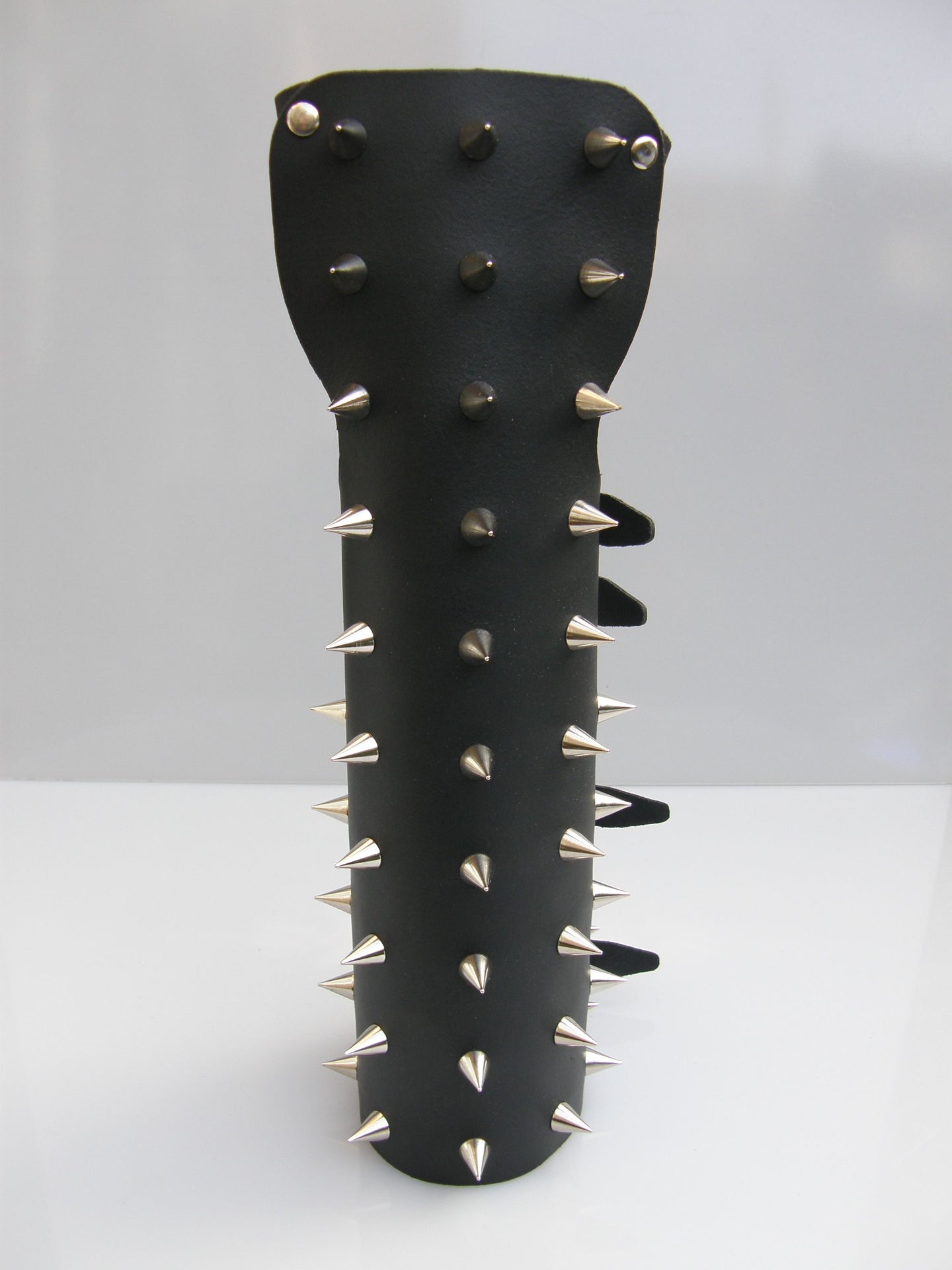 Arm Guard Small Screw Cone Studs