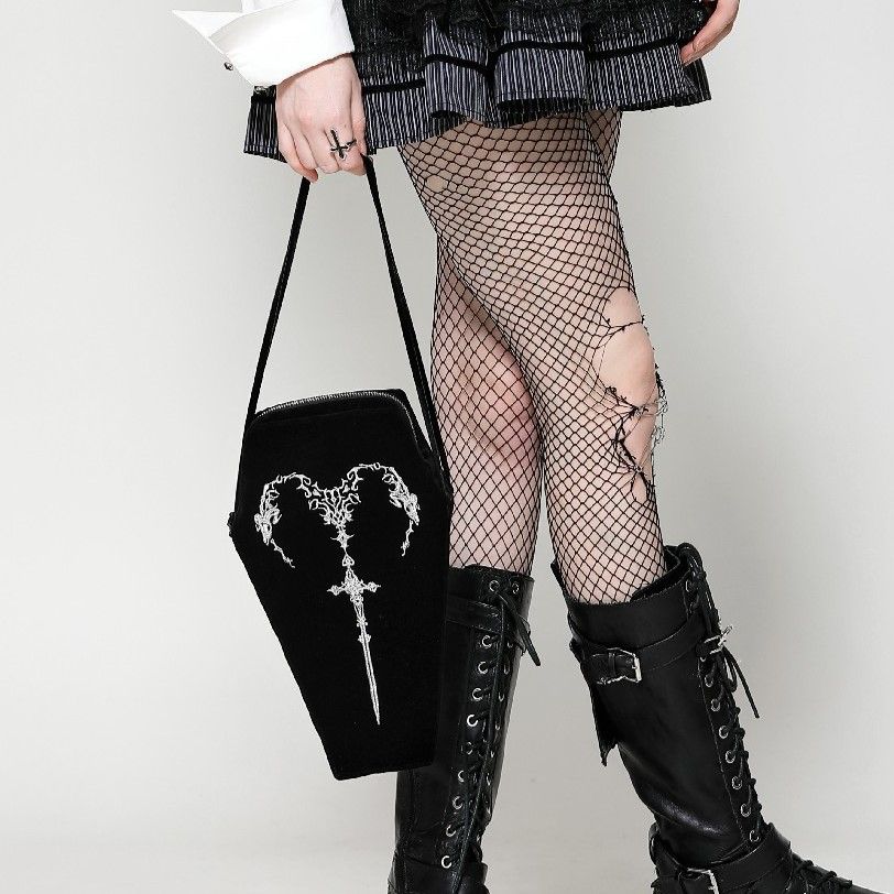 Velvet Coffin Tas