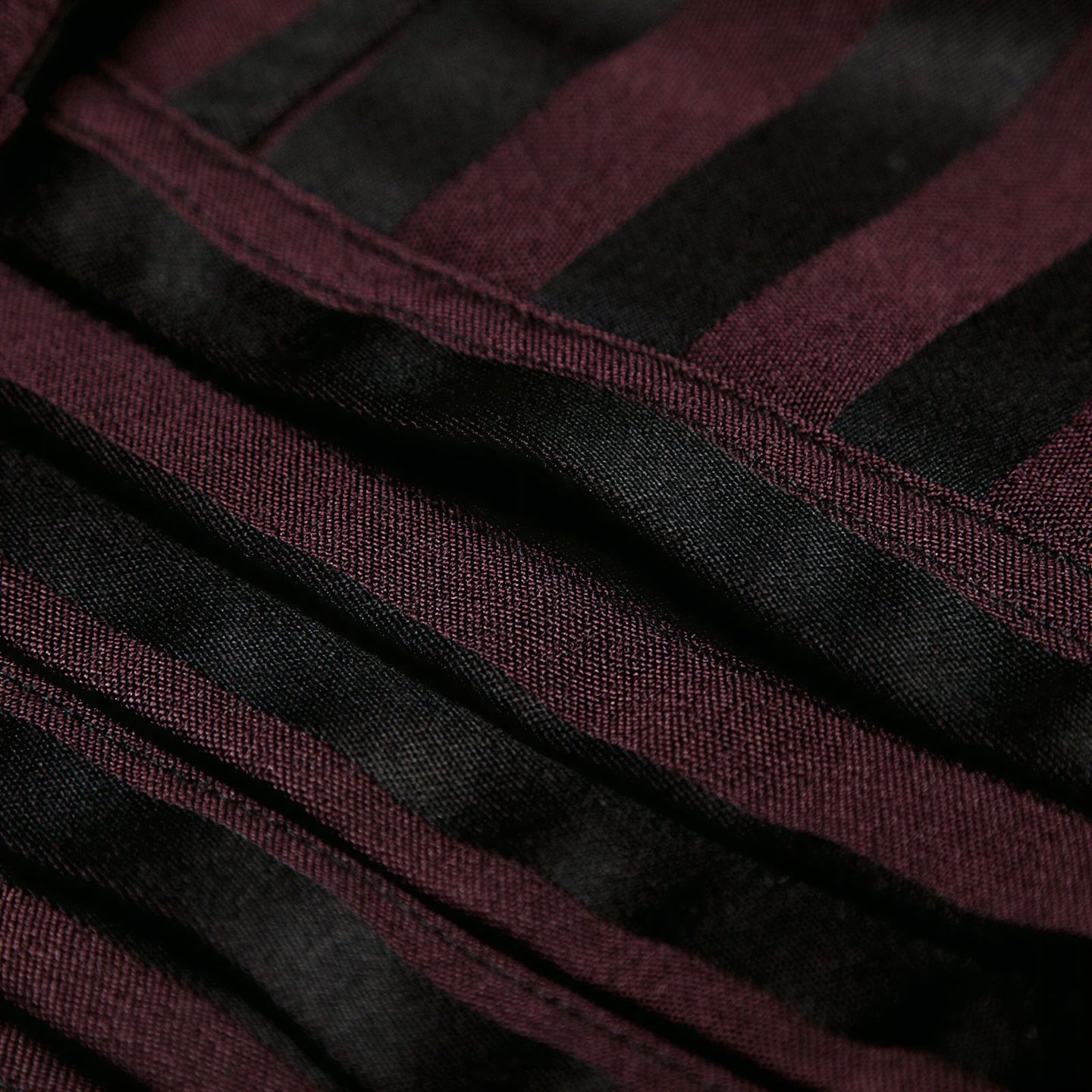 Chaser Vest Black/Burgundy
