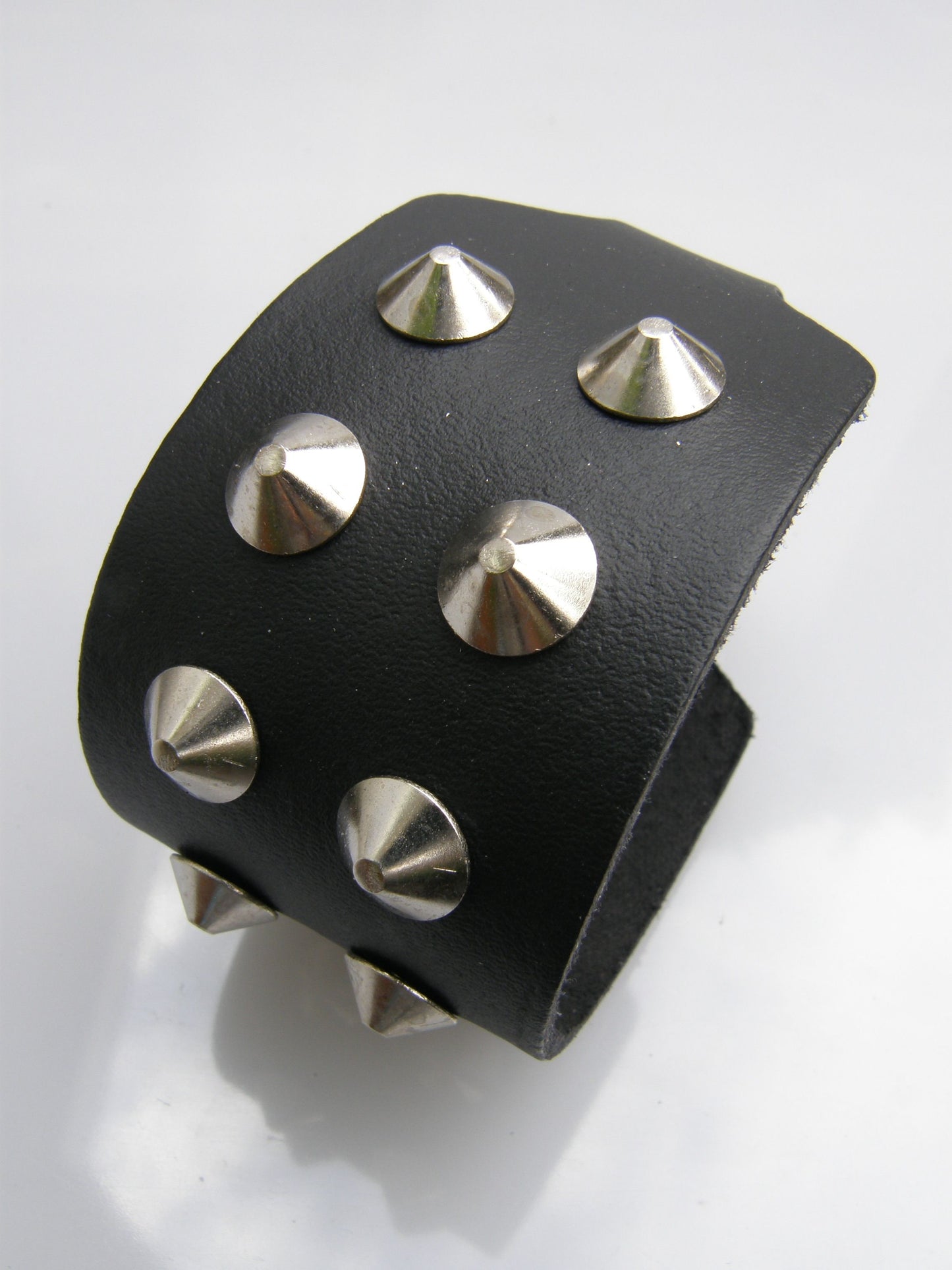 Polsband 2 Row Conical Studs