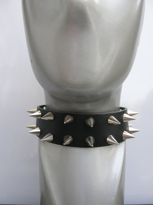 Halsband 2 Row Small Screw Cone Studs