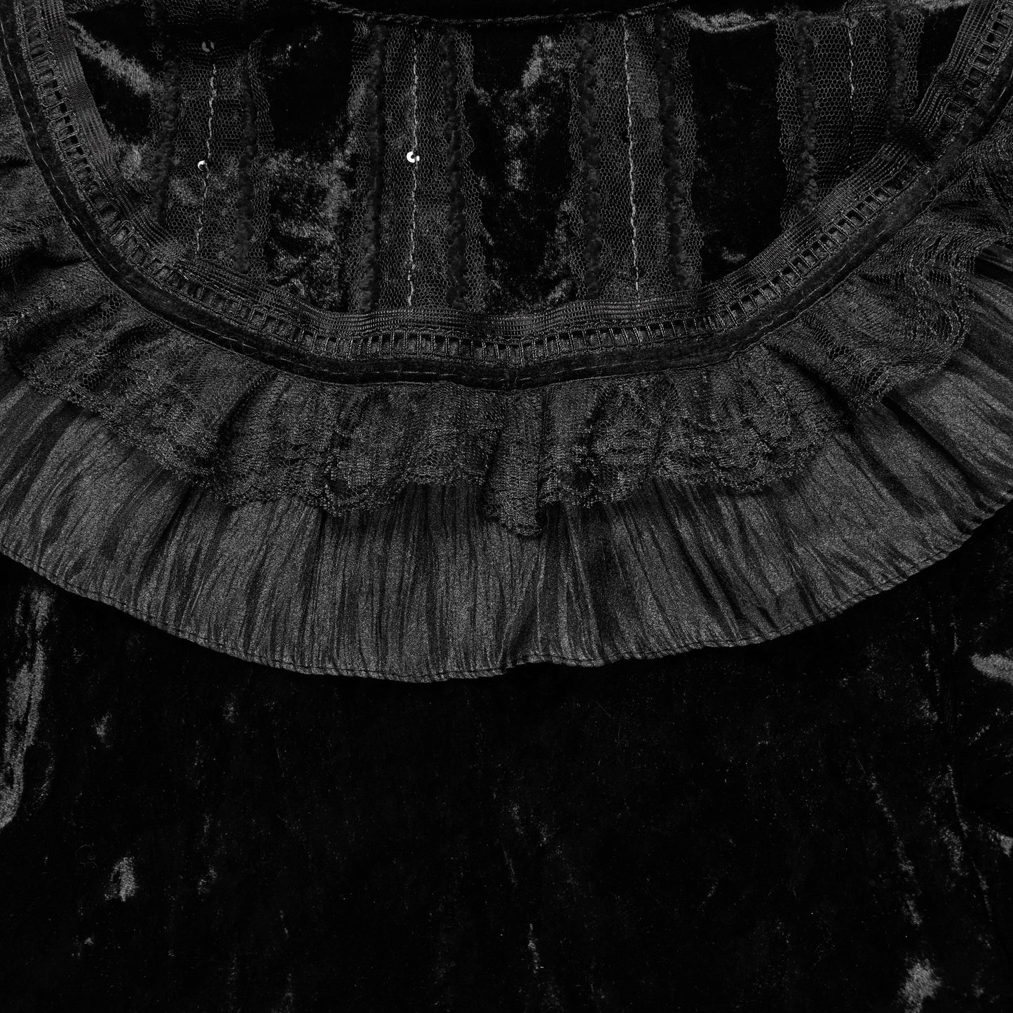 It's Gone Capelet Zwart
