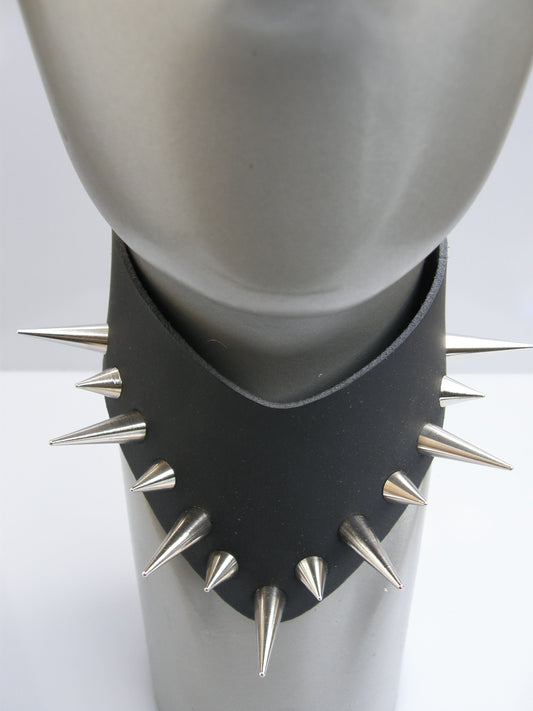 Halsband Bat Screw Cone Studs